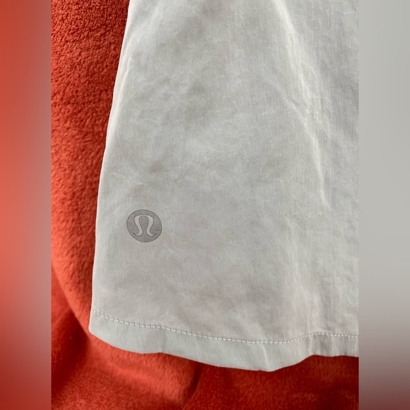 Lululemon Lightweight Rain/Windproof Jacket: Size 6 - Picture 2 of 4